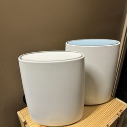 Netgear Orbi Tri-band Mesh WiFi System (Router + Satellite)