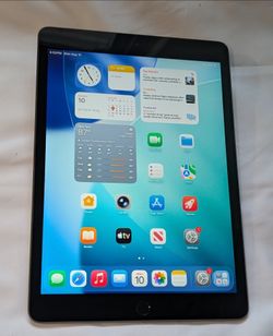 VERY Nice GRAY APPLE iPad 9 9th Gen 10.2 inch 64GB iOS26