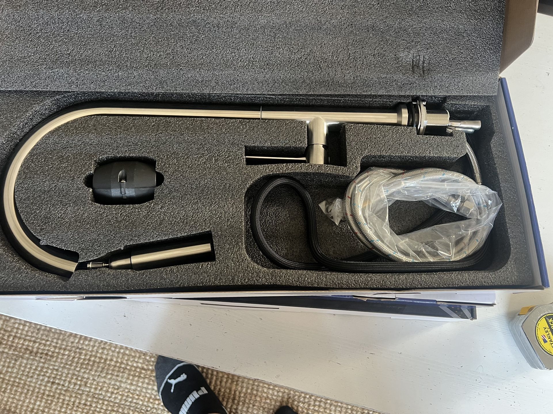 New 19 inch Kitchen Faucet With Sprayer Nozzle