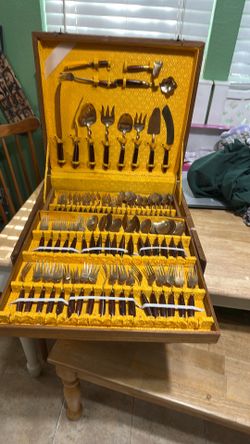 A set of 96 pieces of silverware in a fitted case