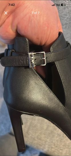 Michael Michael Kors open-toe ankle boot in black leather size 5M