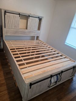 Farmhouse Storage Bed Frame with Sliding Barn Doors