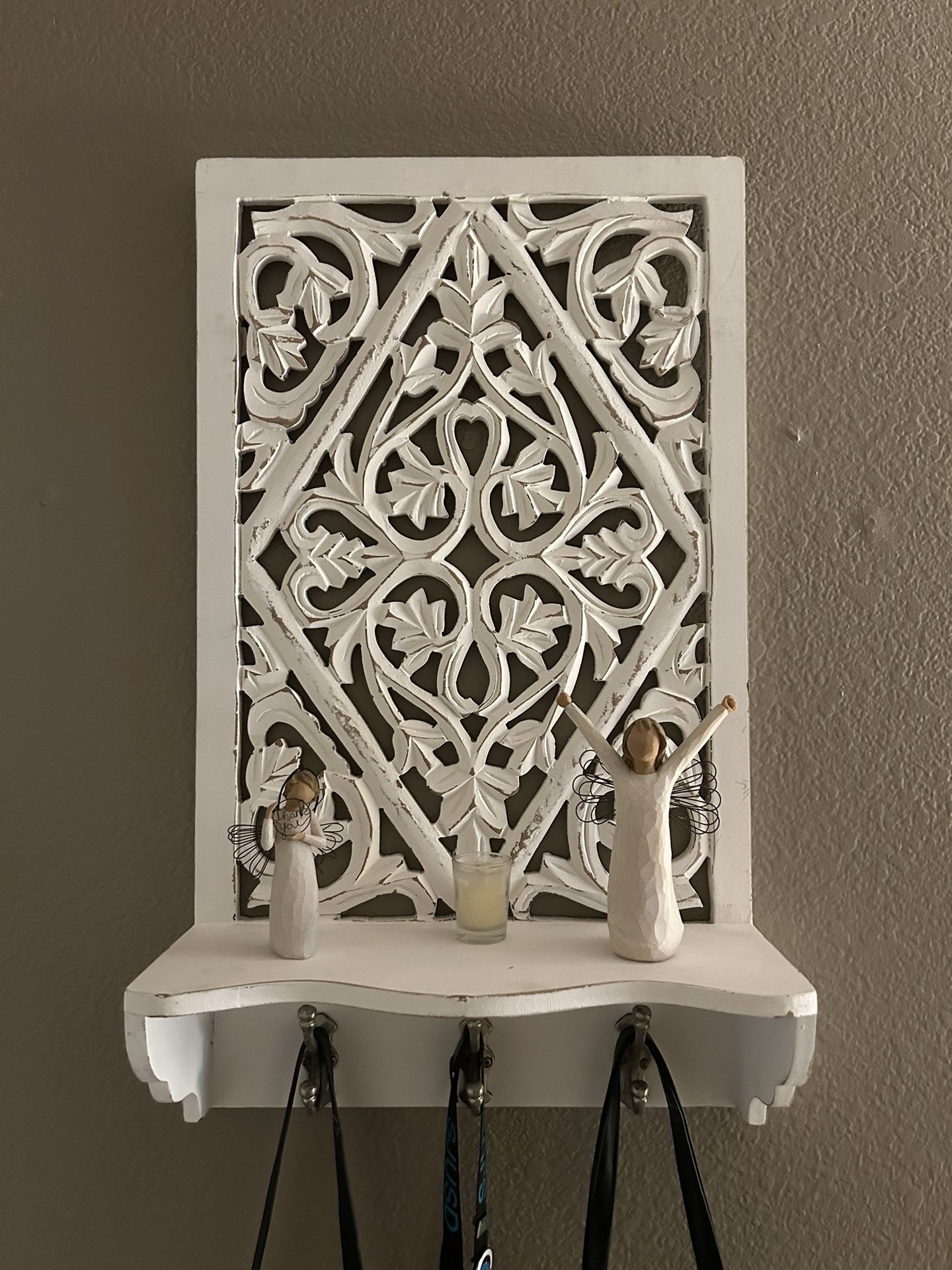 White Shelf with 3 Hooks - Functional and Stylish