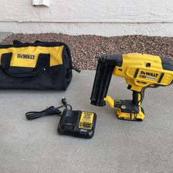 DEWALT 20V MAX XR Lithium-Ion 18-Gauge Cordless Brad Nailer Kit