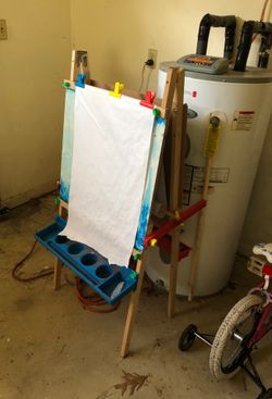 Kids art easel