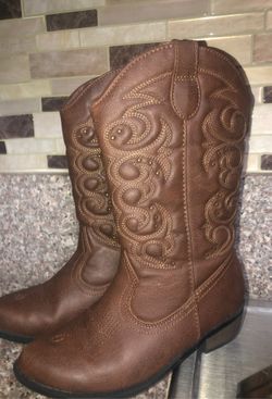 Girls boots size 2