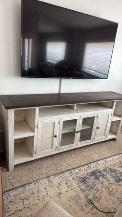 Entertainment center