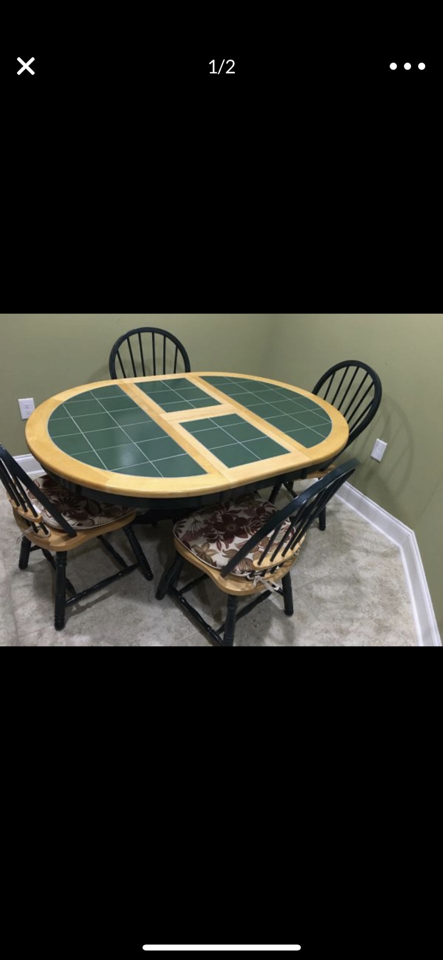 Breakfast table with four chairs, very good condition no damage.