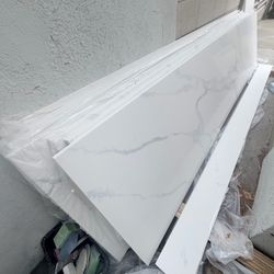 White Marble-Look / Calacatta Breeze Quartz Countertops