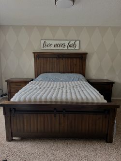 Ashley Furniture Lakeleigh Queen Bedroom Set