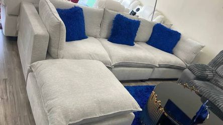 Sofá seccional. Oferta especial. ASK FOR PRICE