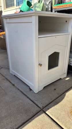 Cat litter box