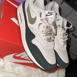 Nike Airmax, Black And Gray 12 1/2 Men’s