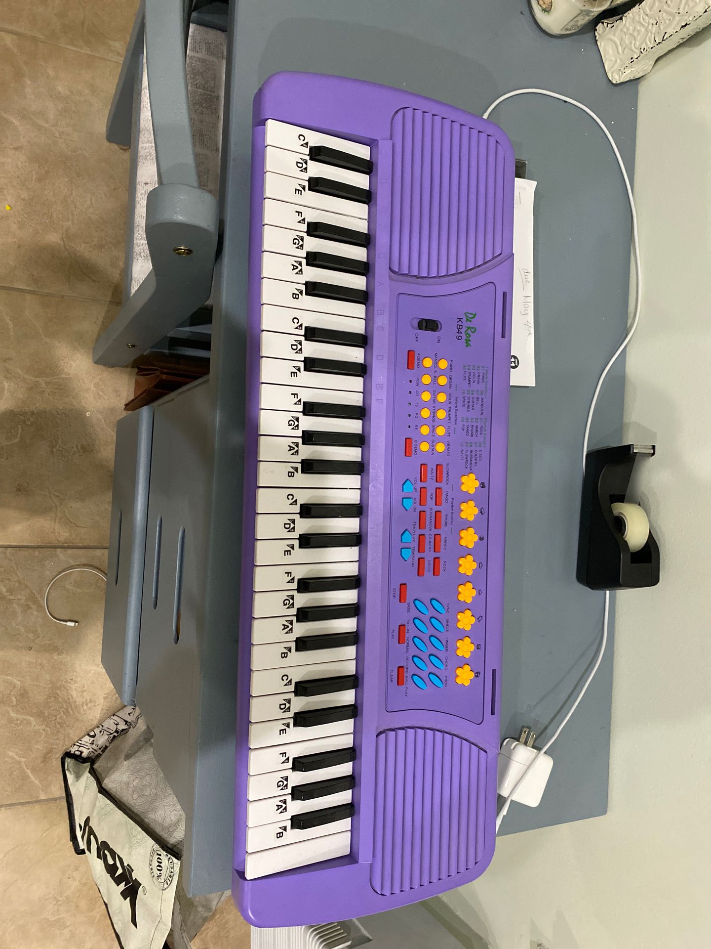 Barely used Piano keyboard!!