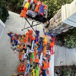 MASSIVE LOT OF NERF GUNS FROM PISTOLS TO AR STYLE NERF GUNS