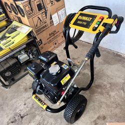 DEWALT
3600 PSI 2.5 GPM Cold Water Gas Pressure Washer with HONDA GX200 Engine