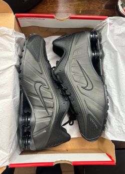 Nike shox R4 triple black size 11 Men’s