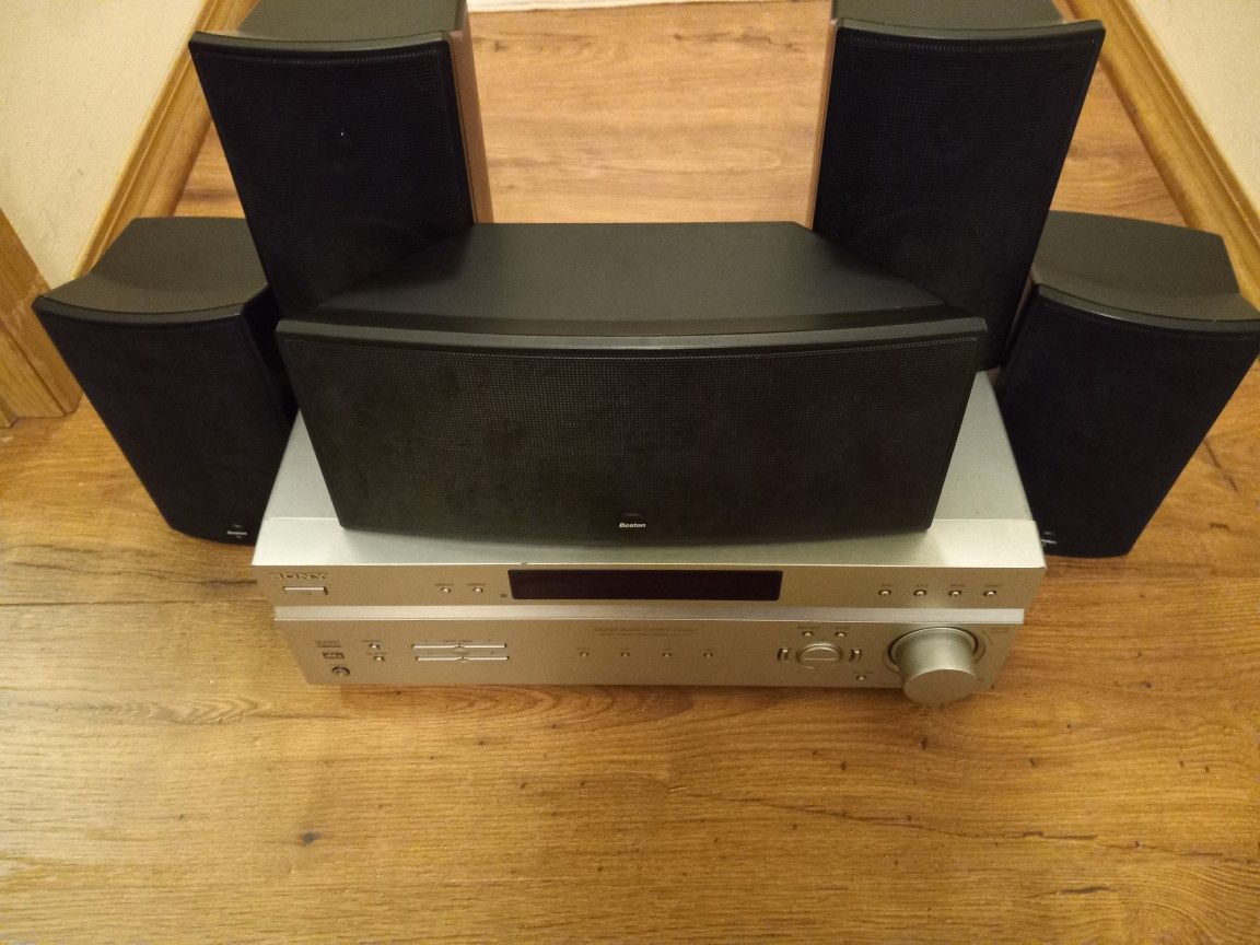 4 Boston Acoustics Bookshelf Speakers, 1 Boston Center Channel And Sony Receiver