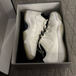 Jordan 11 low legend blue