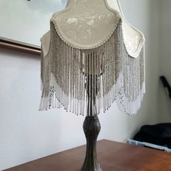 Stunning Victorian Cream Rose Jacquard Beaded Table Lamp