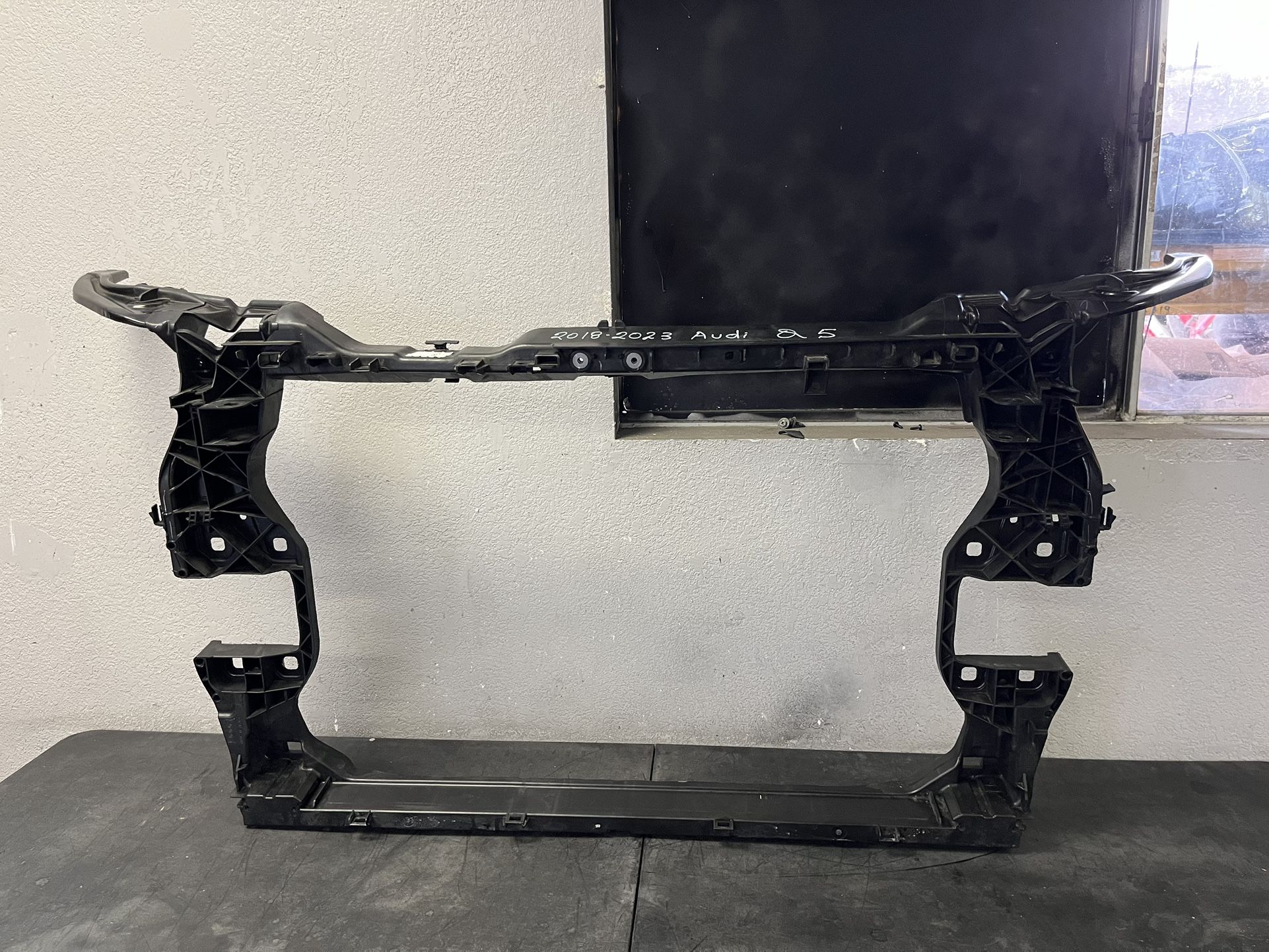 2018-2019-2020-2021-2022-2023 AUDI Q5 RADIATOR SUPPORT OEM USED