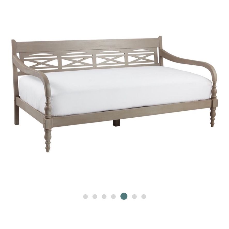 Daybed + memory foam mattress