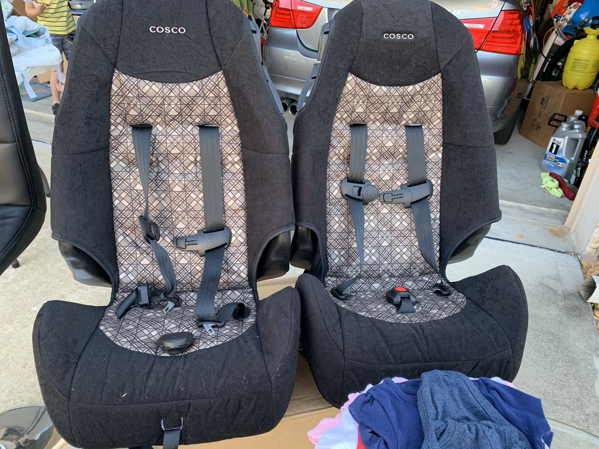 2 Car seats