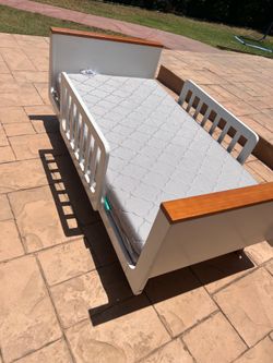 Toddler bed