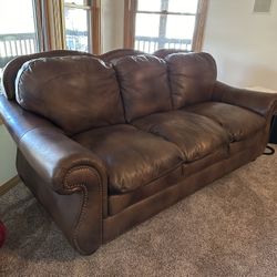 Italian leather Sofa Live Seat 2 Ottomans