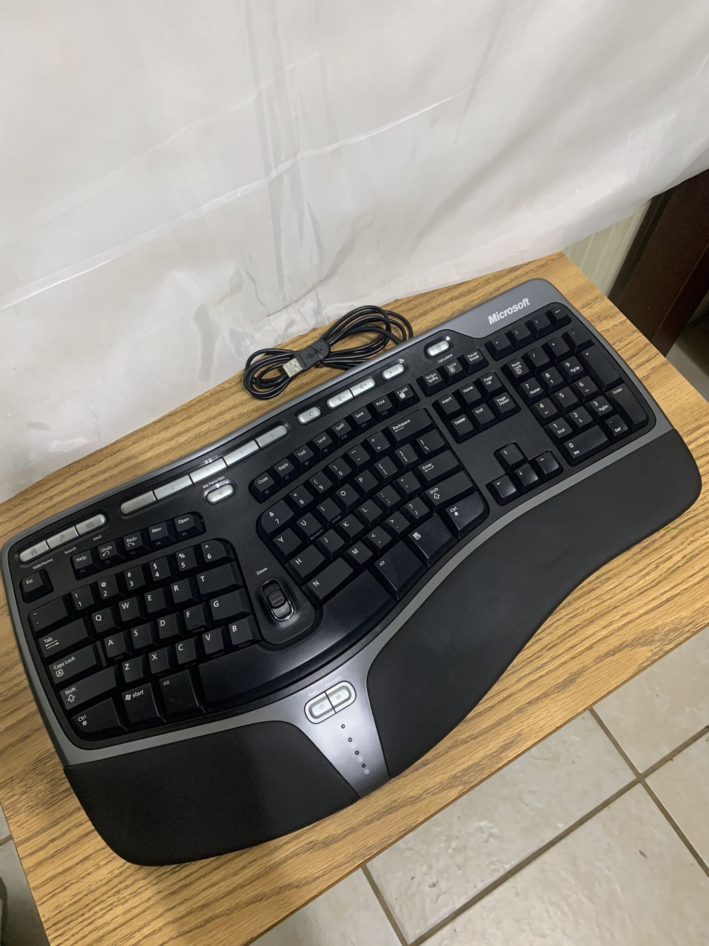 Ergonomic MicroSoft Keyboard (comfy Hand-Rest space). in Great Working Condition. Plug n Play USB co