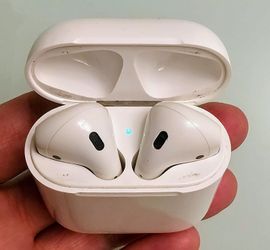 Apple AirPods 2nd Generation – Good Condition
Original Apple AirPods (2nd Generation) in good working condition.