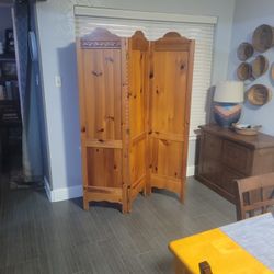 Solid Wood Privacy Tri-fold