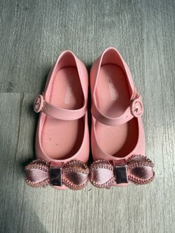 Girl’s shoes size 8