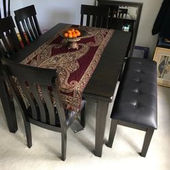 Dining room Table 