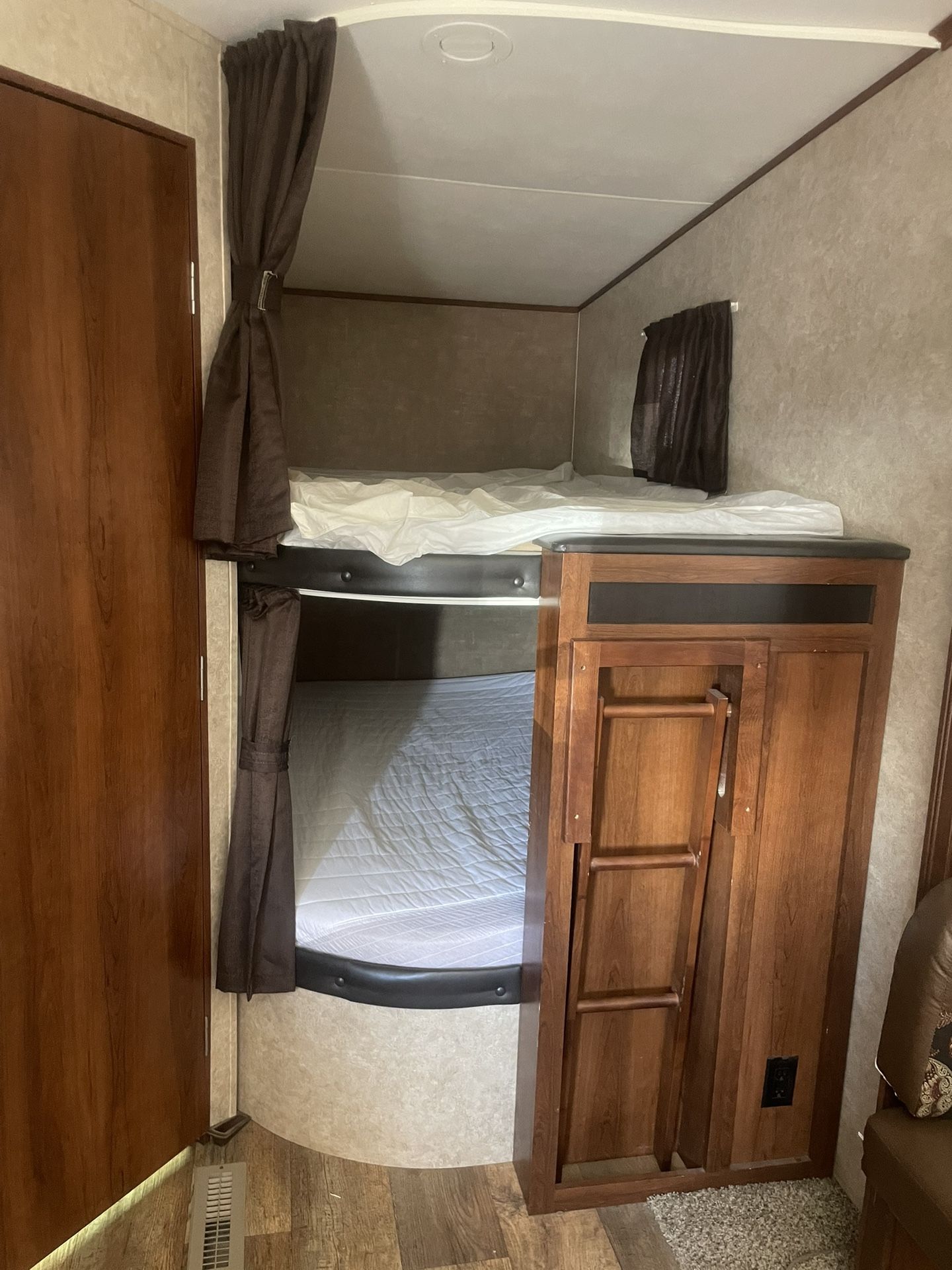 2017, Jayco Eagle, Fifth Wheel Bunkhouse, 30 Feet for Sale in Mesa, AZ