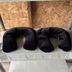 2 Neck Pillows