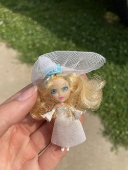 Barbie Peek-A-Boo Petites Beautiful Bride Becky Necklace for Sale in Niles,  MI - OfferUp