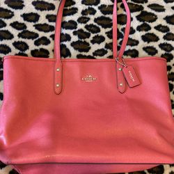 AUTHENTIC Coach Pink Signature Stripe Kisslock Carryall Satchel for Sale in  Olmsted Falls, OH - OfferUp