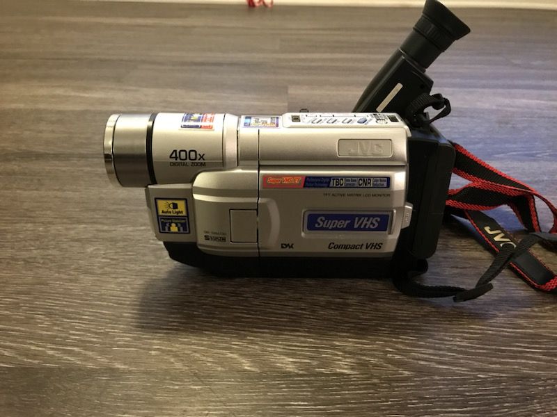 JVC 400x Zoom S VHS-C 3" LCD EIS Camcorder & Digital Camera