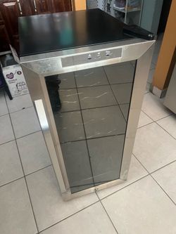 Ivation 18 bottle Freestanding Compressor wine cooler