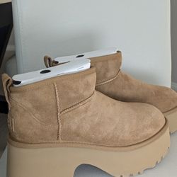✨ FOR SALE: UGG Classic Ultra Mini New Heights Platform Boot – Size 8 ✨