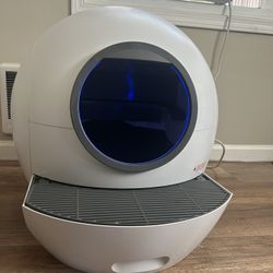 Elspet Orbiting Self-Cleaning Litter Box — Like New! + 300 Bags (Retail 528$)