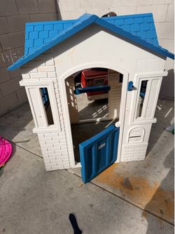 Kids play house