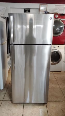 G.E. REFRIGERATOR WORKS GREAT