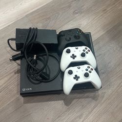 Xbox One W/3 Controllers