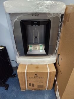 New Avalon Water Dispenser w/ Water Chiller