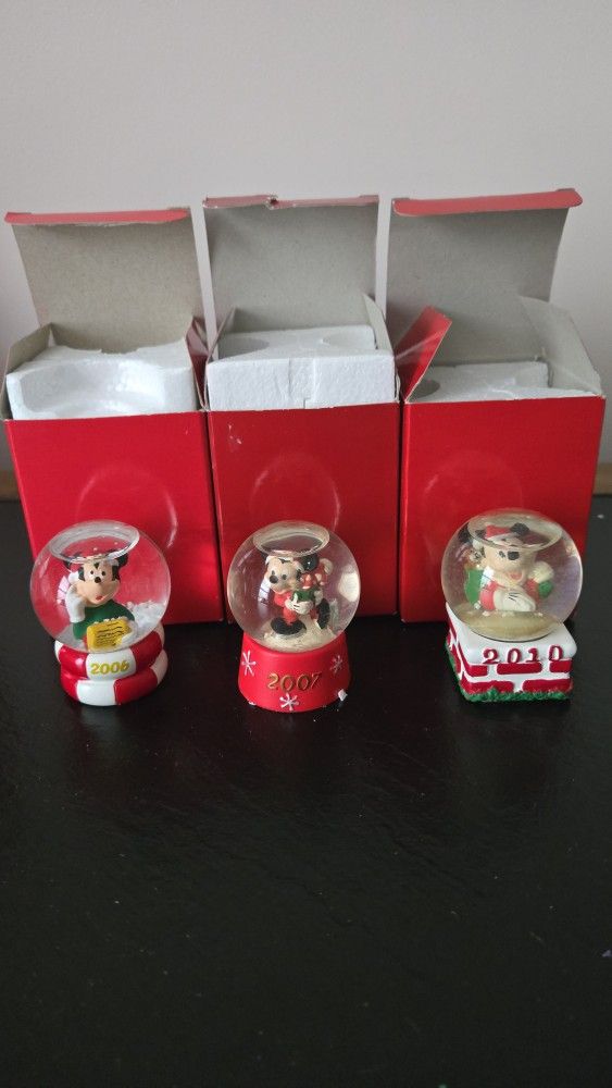 JCPENNEY CHRISTMAS GLOBES: 2002,2004, 2005(3), 2006, 2007, 2010 WITH ORIGINAL BOXES ***Plus DISNEY GLOBES 2001 AND 2003