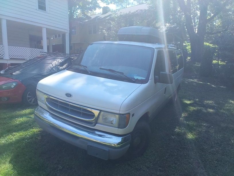 2000 Ford E-150