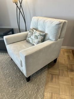 Living Rm Chair. Cushioned. 