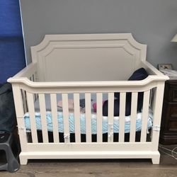 Baby Bed Used For SPACE- Baby Was SUPPOSED TO Sleep In Baby Bed- That Just Didn’t Happen    Interested Parties Only Contact Because I Have To Disassem